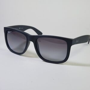 Ray-Ban Justin Polarized Sunglasses RB4165. Black
